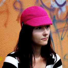 Háčkovaná kšiltovka